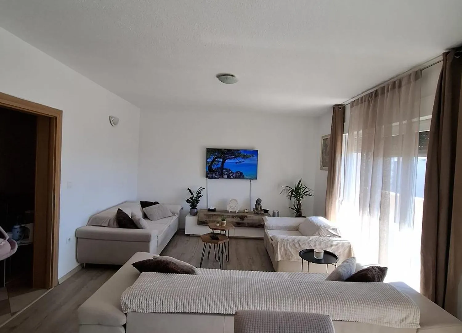 Apartman With Adriatic View 